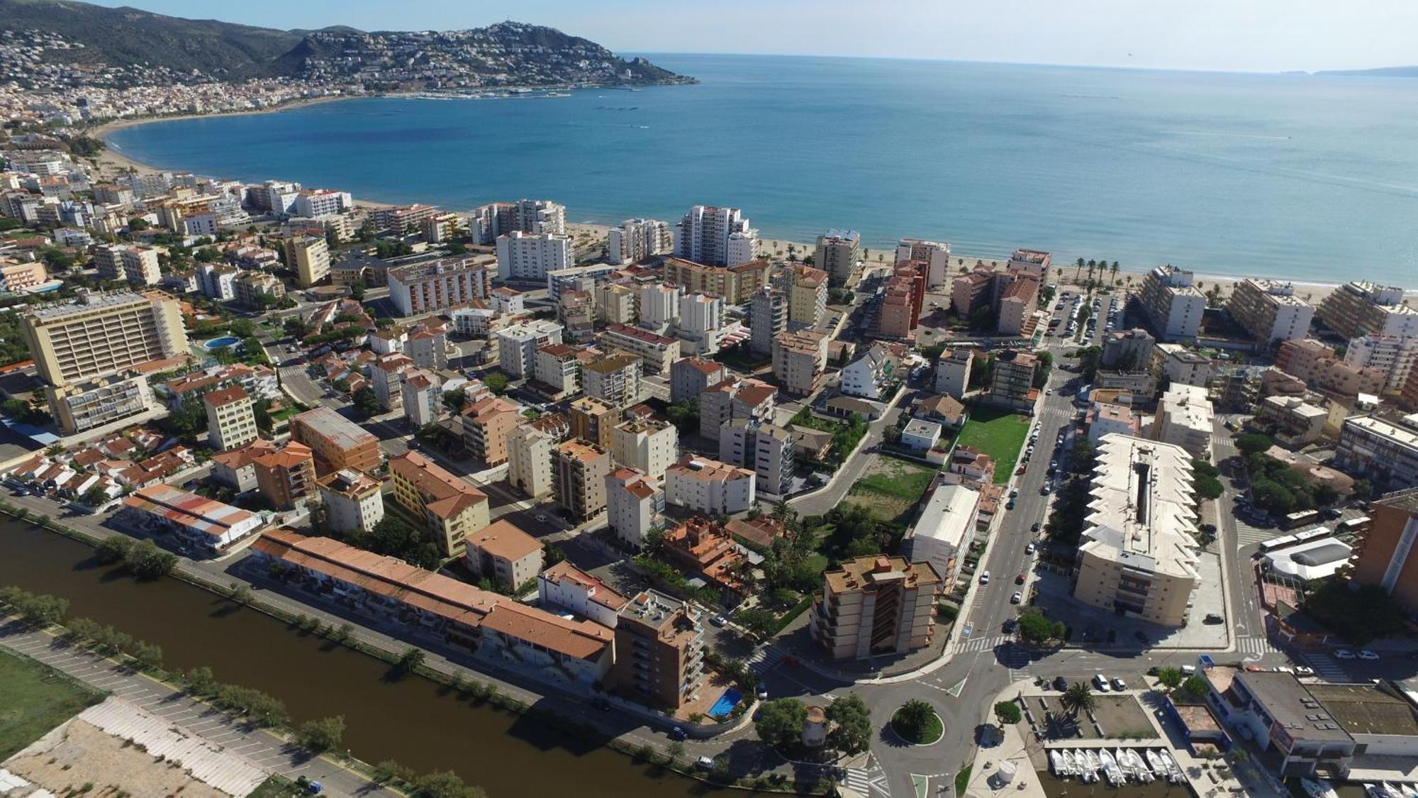 Apartment Schoene Mit Terrasse Und Pool Nahe Dem Und Geschaeften Inmosantos Daniel Ba